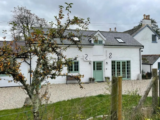 3 Bedrooms Cottage