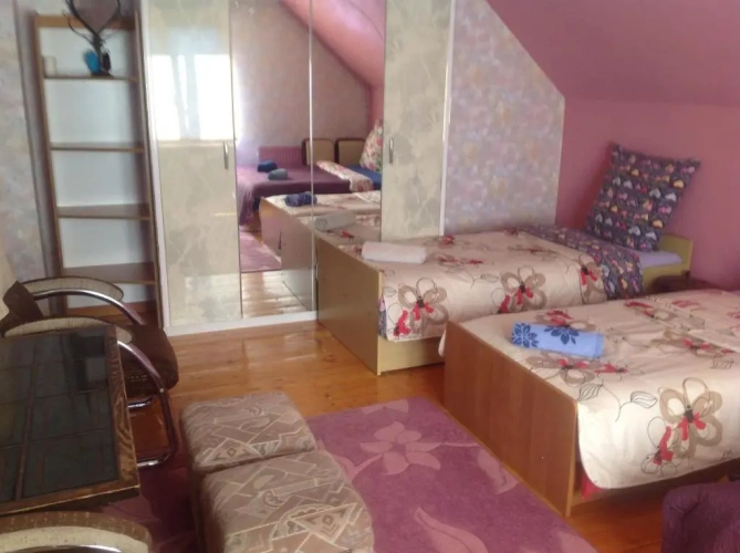 Standard Triple room