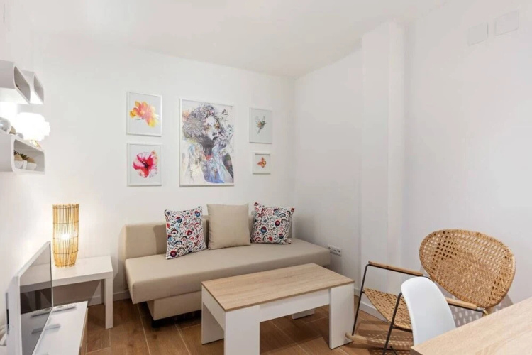Bright & Modern Two Bed Apartment in Madrid