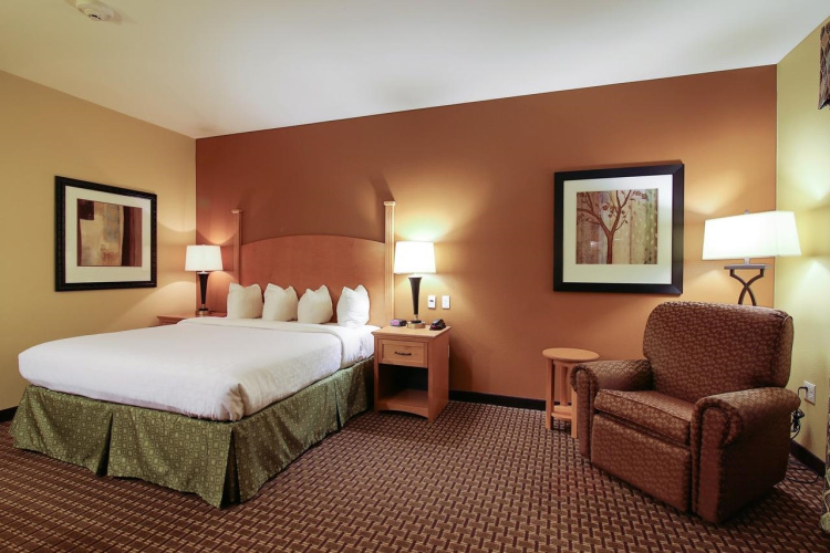 Hawthorn Suites by Wyndham Minot