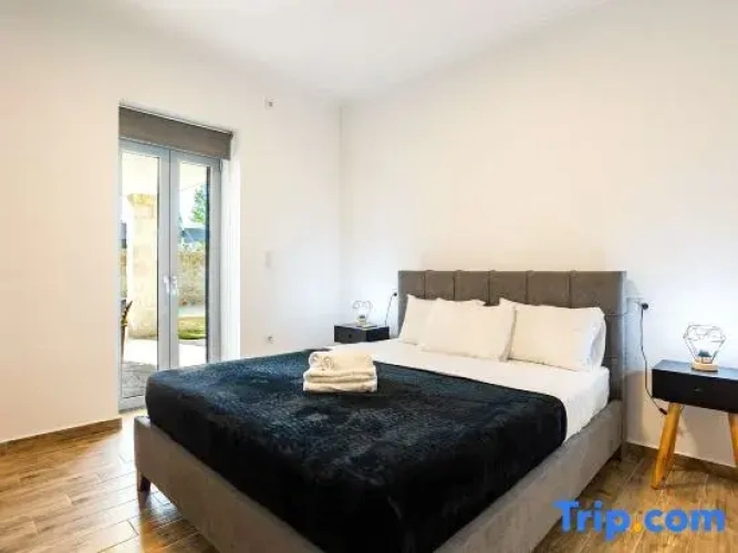 2 Bedrooms Villa