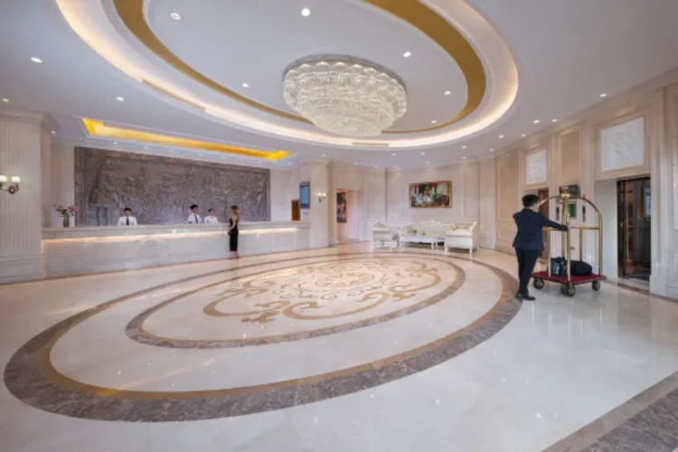 Vienna Hotel (Lingshui Center)