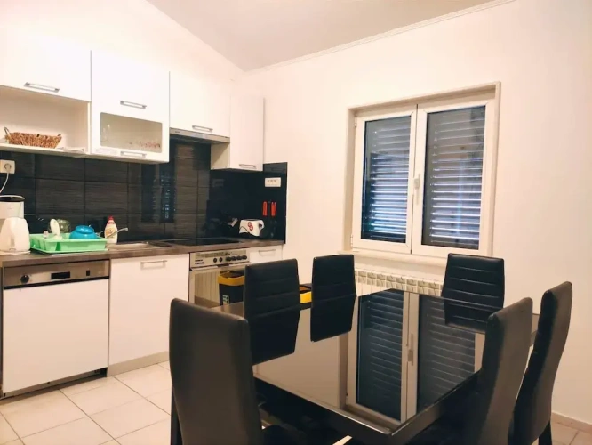 3 Bedrooms Apartment