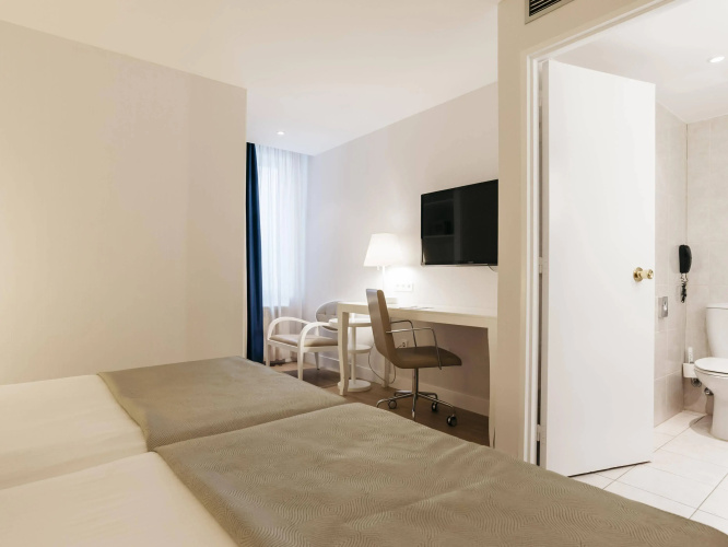 LATROUPE Grand Place Hostel