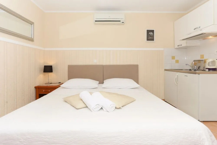 Apartments & Rooms Buble