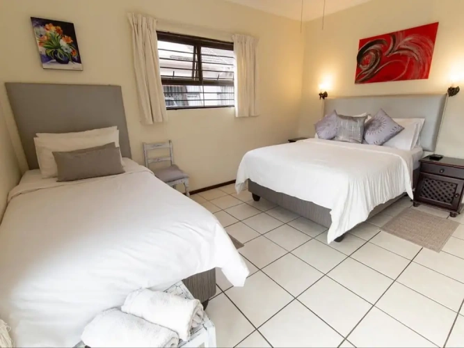 Standard Triple room with view