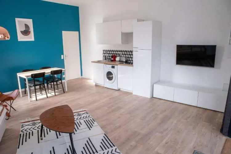 Modern Air Conditioned Apartment