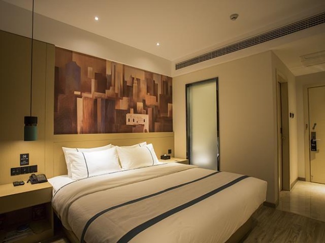 Standard Double room with street view