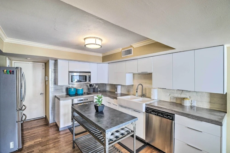 2 Bedrooms Apartment