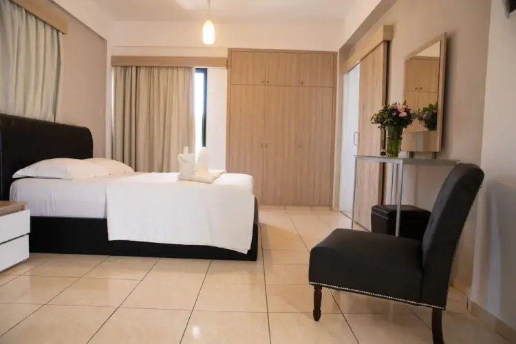 Valentina Coastal Suites in Central Paphos 3