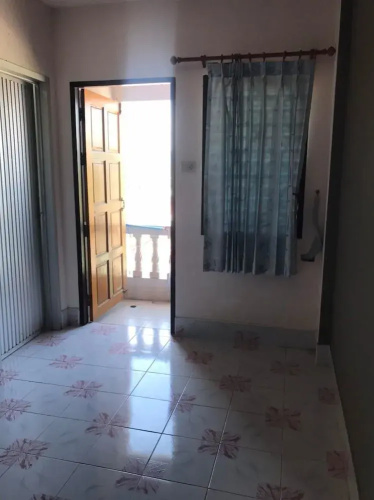 On Lee Apartment