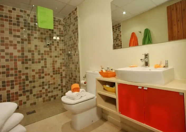 2 Bedrooms Apartment