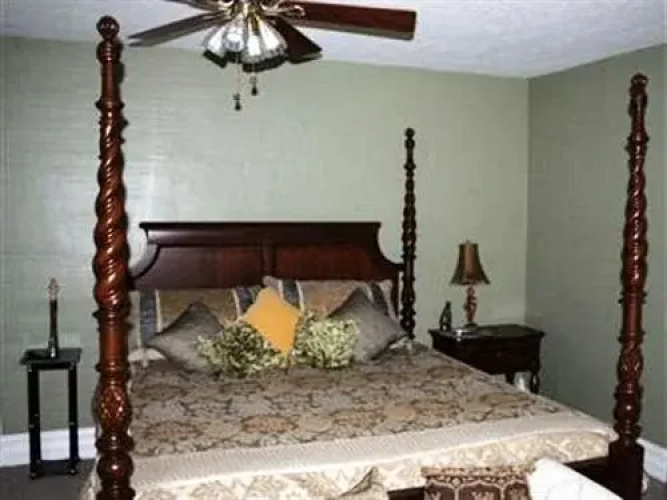 The Alexander Benjamin House Country Lodging