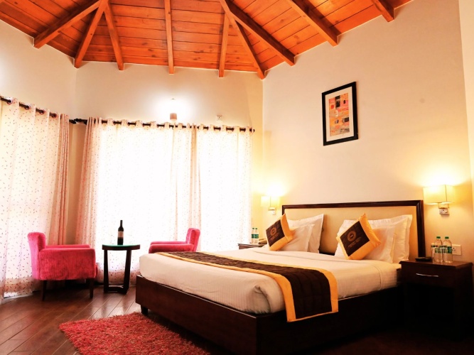 Standard room with mountain view