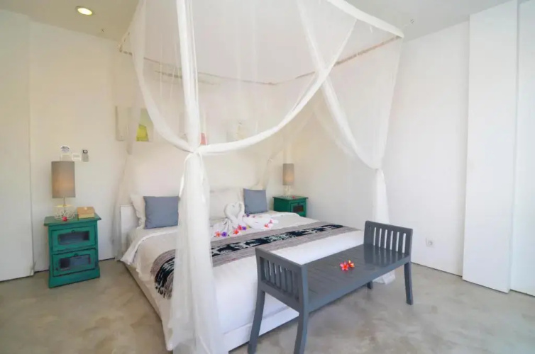 "stunning 4 Bedrooms Private Pool Villa in Canggu"