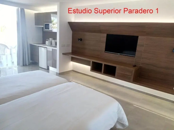 Superior Paradero I Studio