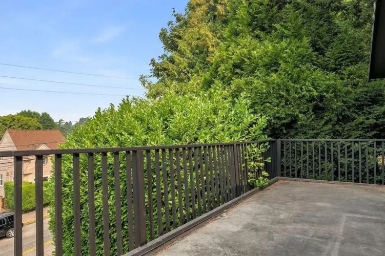 Seattle Vacation Home: The Hawks' Nest