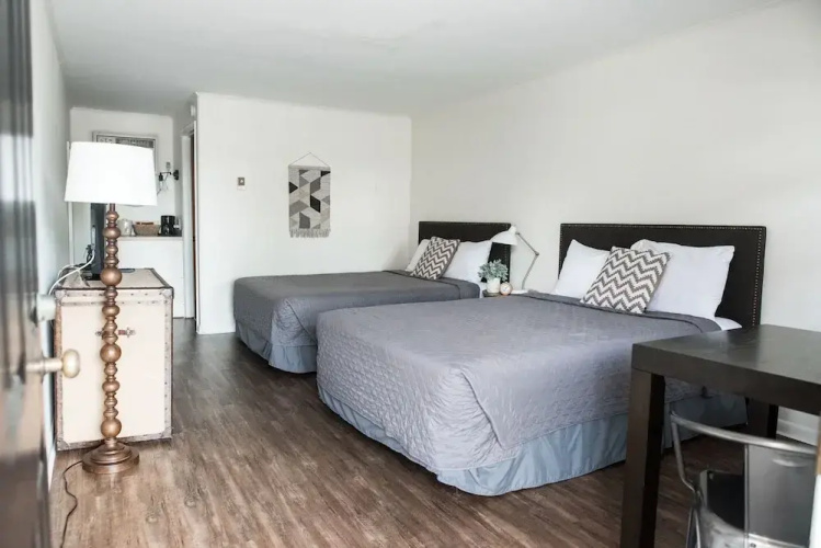 Carriage House Inn