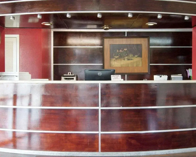 Red Roof Inn Pine Bluff