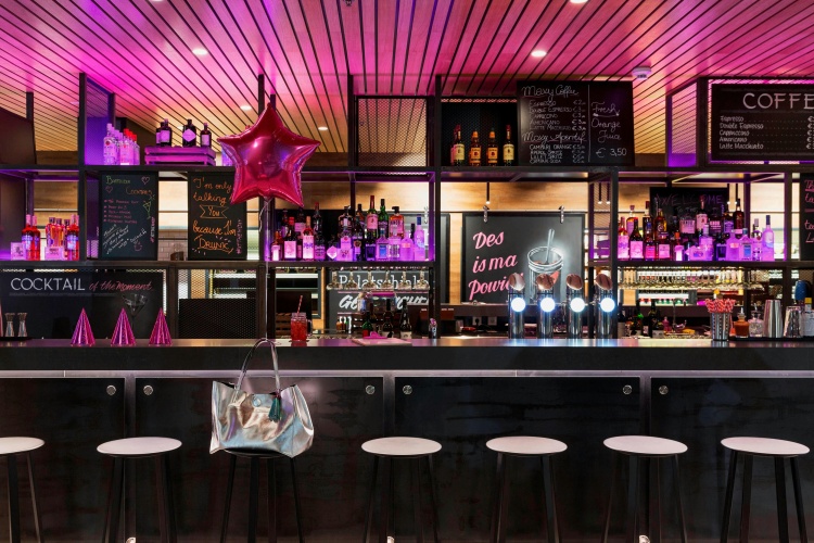 Moxy Vienna Airport photo 30