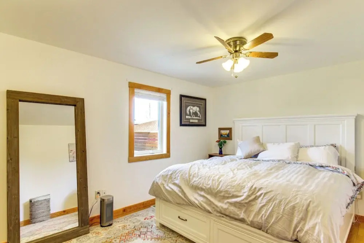 12 Mi to Bozeman: Pet-friendly Gem w/ Sauna & Yard