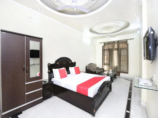 OYO 15347 Dhingra Residency