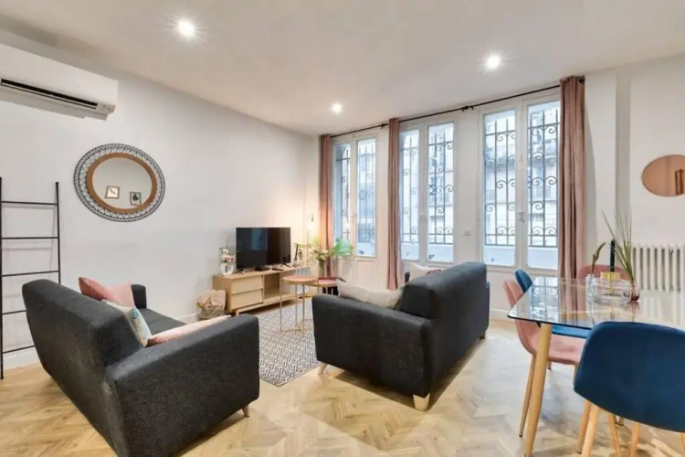3 Bedrooms Apartment