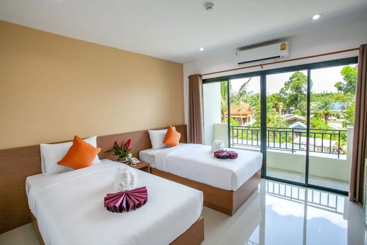 Standard Twin room with balcony