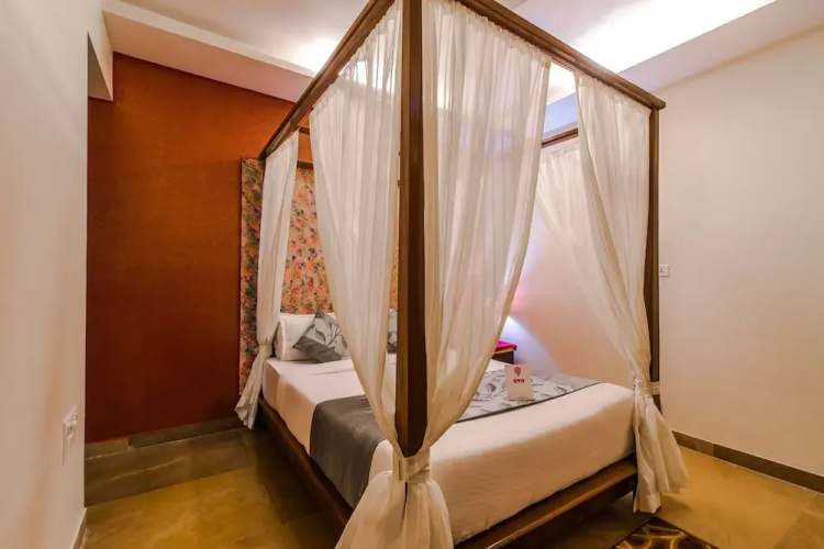 OYO 5671 Maximum Holiday Inn