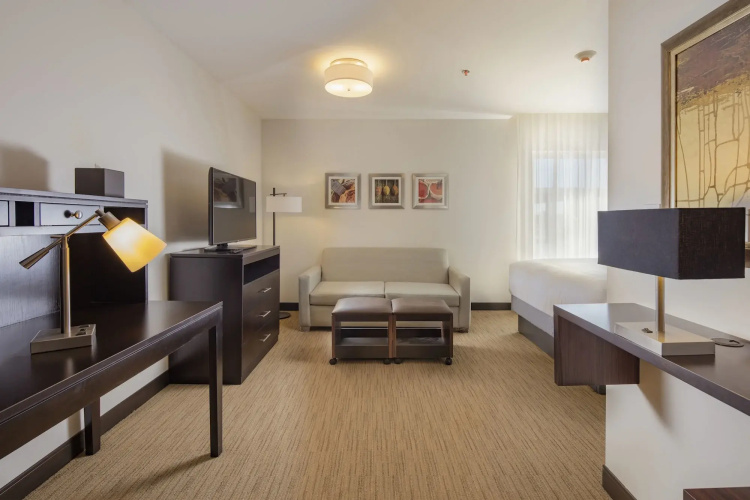 Staybridge Suites Irapuato by IHG