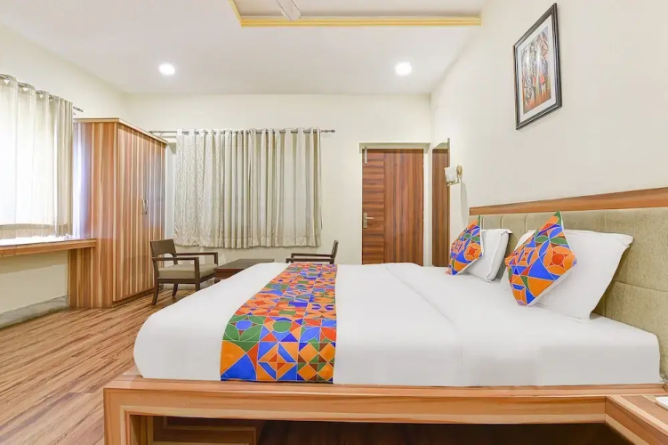Fabhotel Royal Icon