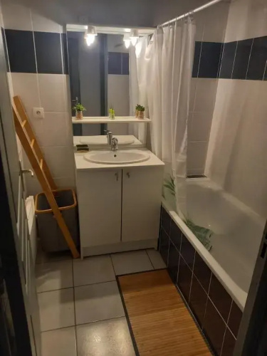 Appartement moderne d'une chambre avec terrasse