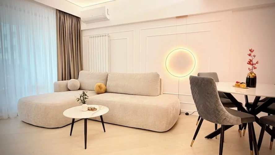 2 Bedrooms Luxury Apartment with city view
