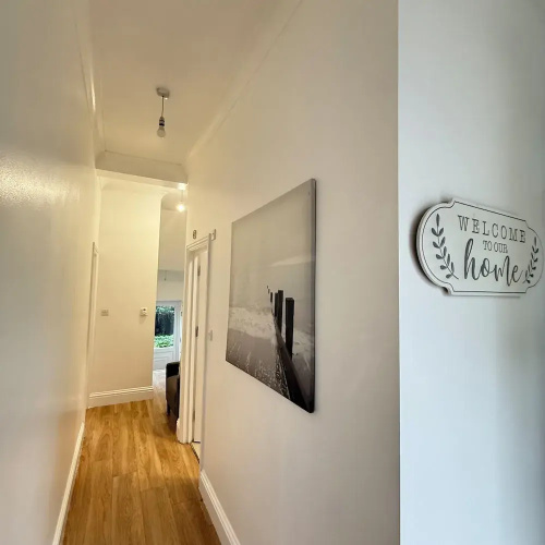 Modern Central Croydon Retreat