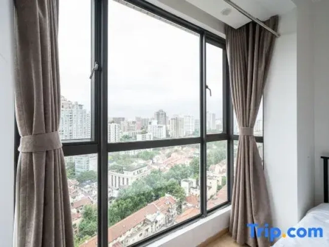 Standard Quadruple room with city view