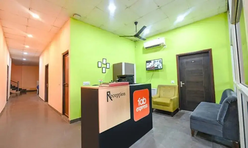 Fabhotel Royal Discovery - Faridabad