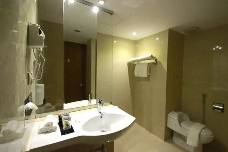Bhanis Hotel