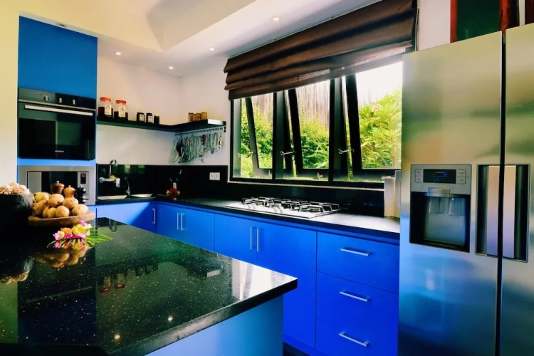 6 Bedrooms Luxury Villa beachfront