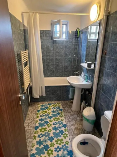 Apartment 2 camere Centru Piata 700