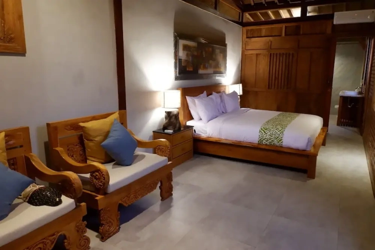 2 Bedrooms Villa
