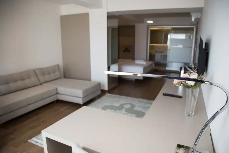 TN & CO Hotel