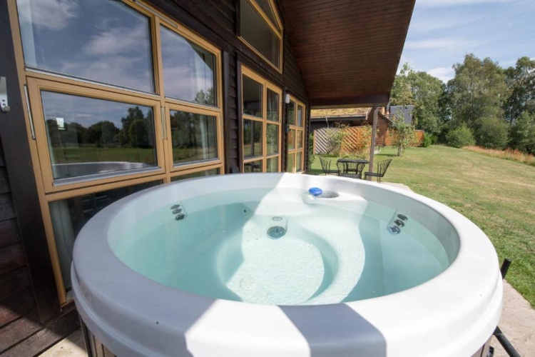 2 Bedrooms Chalet