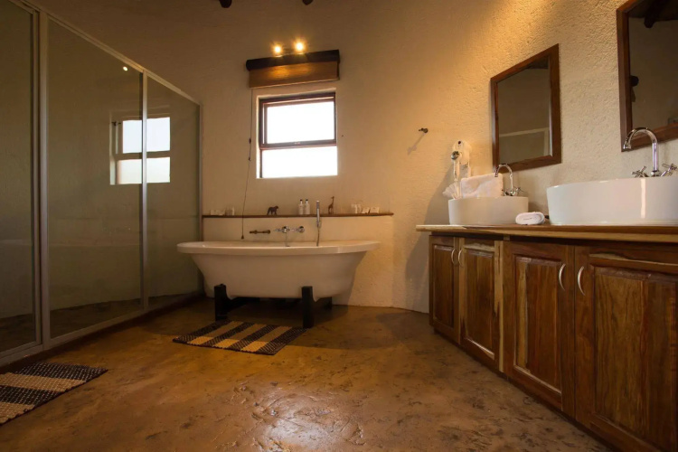 Mopane Bush Lodge