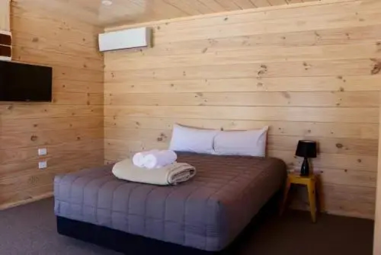 Lakefront Lodge Backpackers
