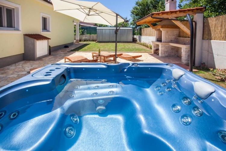 3 Bedrooms Cottage