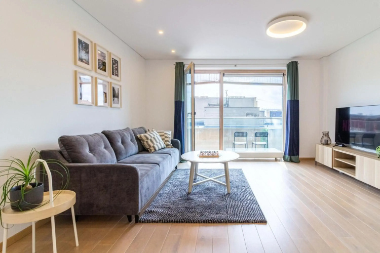 Center Apt, Covered Parking, Balcony, By Cohost