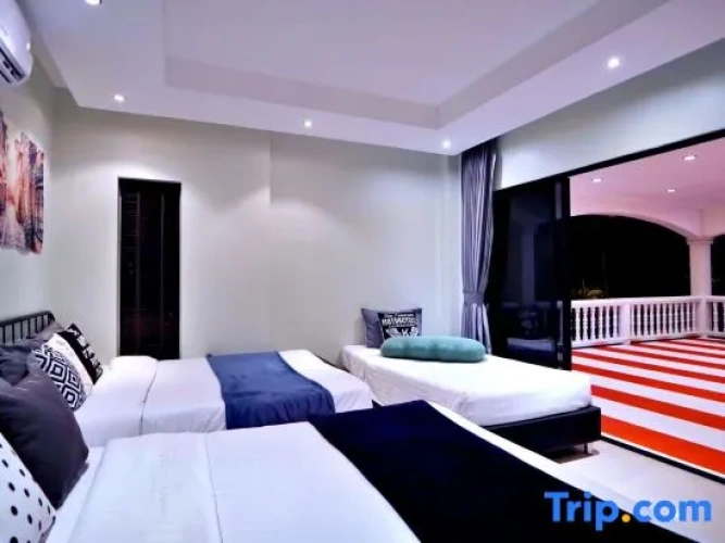 5 Bedrooms Luxury Villa