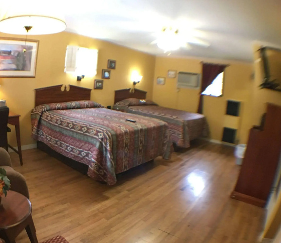 CedarWood Inn