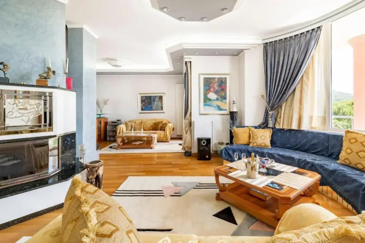 4 Bedrooms - Sleeps 10 - Pets - Pool - Hottub