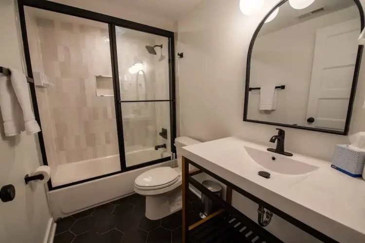 Sosuite NEW 2BR Apt w W D Split Level